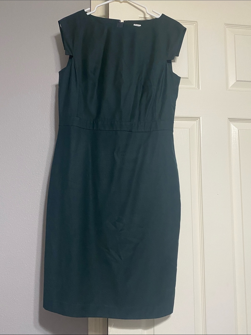Ann Taylor Sleeveless Sheath Dress in Deep Green